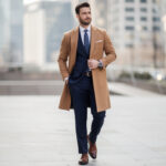 découvrez nos conseils pour bien porter un manteau avec un costume et adopter un style élégant en toutes occasions.
